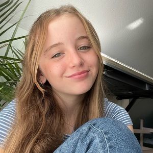 Meet your Posher, Chloe